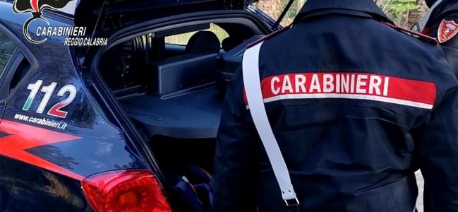Bagnara Calabra, viola la sorveglianza speciale e deruba due anziani: arrestata una donna