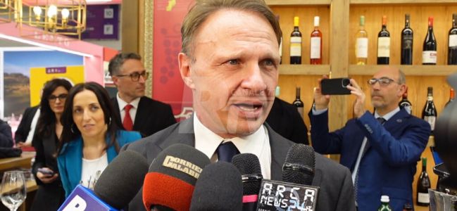 La Calabria del Vinitaly conquista il ministro Lollobrigida: "Siete un esempio di promozione territoriale"