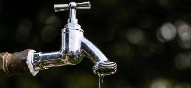 Emergenza acqua nel quartiere Archi Carmine: l&rsquo;appello disperato dei residenti