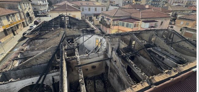 Incendio in via Esperia, a Santa Caterina: ecco cosa resta della palazzina