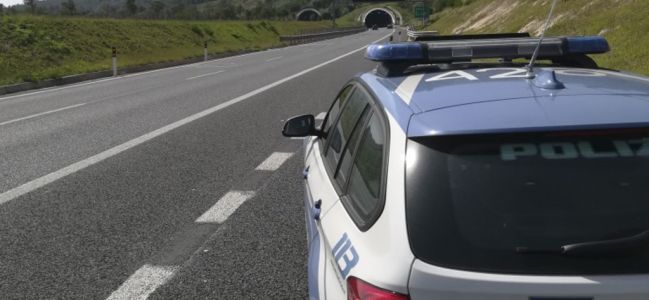 A2 del Mediterraneo, inseguimento e arresto: sequestrati oltre un chilo di hashish e 100 grammi di cocaina